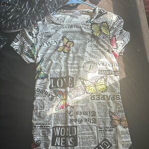 It’s brand new never worn took the tags off to wash it but never got to wear it.